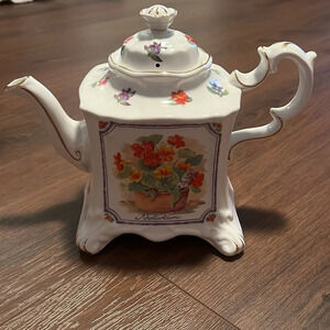 Vintage Crown Dorset Tea Pot Carriage Style Staffordshire England African Violet